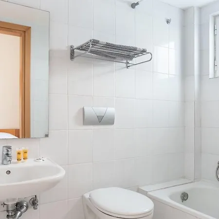 International فندق